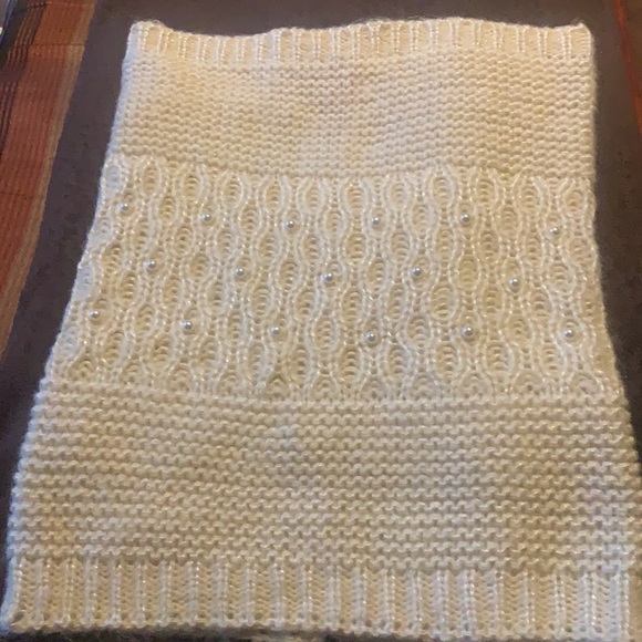 Betsey Johnson Hat and Neck Warmer - Picture 3 of 4